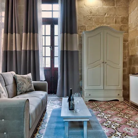 Laparelli Suites: Luxury 3 Guest house *