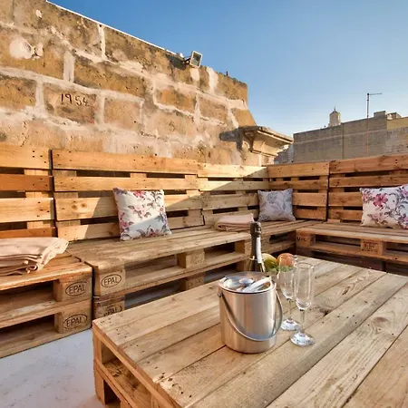 Laparelli Suites: Luxury 3 Guest house *